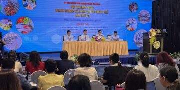 Hàng hóa ùn ứ tại cảng, doanh nghiệp than “chạy khắp nơi vẫn không ai giải quyết”