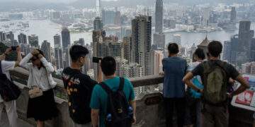 Hong Kong lenders offer gold, Dior beauty services to attract wealthy mainland Chinese investors during ‘golden week’