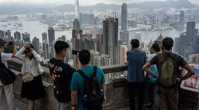 Hong Kong lenders offer gold, Dior beauty services to attract wealthy mainland Chinese investors during ‘golden week’