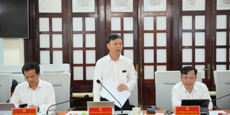 Thứ trưởng Bộ Khoa học và Công nghệ Hoàng Minh phát biểu tại buổi làm việc