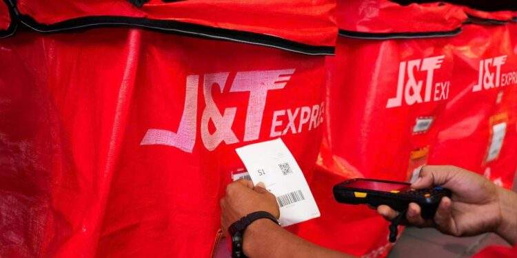 Túi trung chuyển tái sử dụng, thân thiện với môi trường. Ảnh: JT Express Việt Nam.