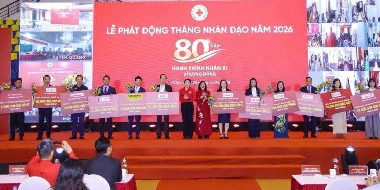 Nam A Bank trao tặng 10 tỉ đồng hưởng ứng Tháng Nhân đạo năm 2026