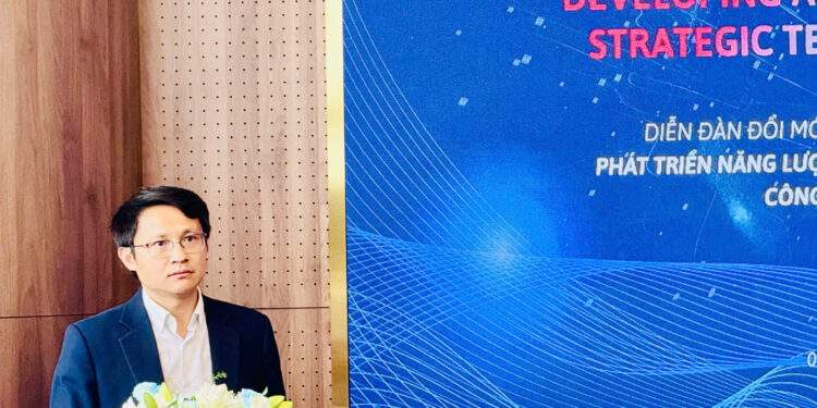 Ông Võ Xuân Hoài, Phó Giám đốc Trung tâm Đổi mới sáng tạo Quốc gia (NIC), phát biểu tại Diễn đàn.