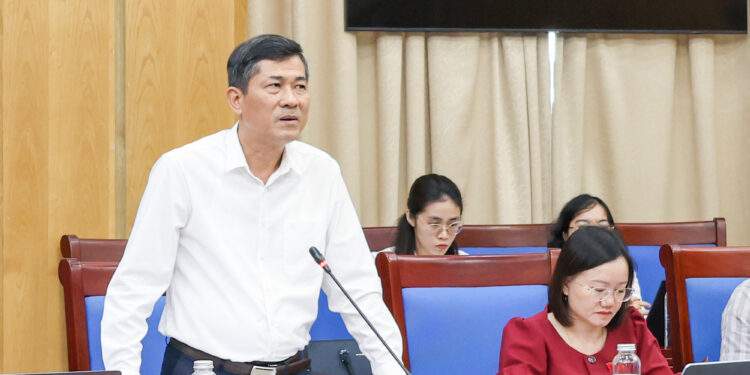Phó Chủ tịch UBND tỉnh Nghệ An Thái Văn Thành phát biểu.
