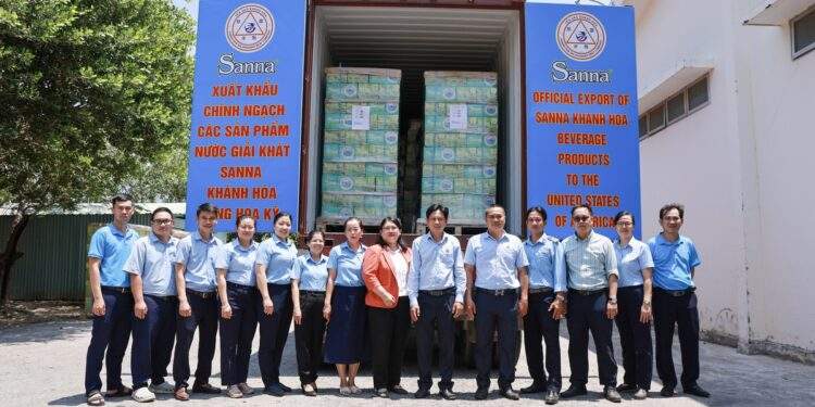 Sanna Khánh Hòa lần đầu xuất khẩu nước giải khát sang Mỹ