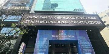 Sếp ngân hàng nói về điện sạch để hút vốn vào Trung tâm tài chính quốc tế