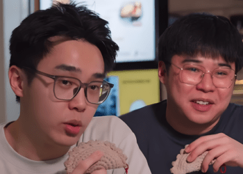 Singapore’s 3 hawkers turn curry puff into $393,000 business with modern recipe