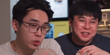 Singapore’s 3 hawkers turn curry puff into $393,000 business with modern recipe