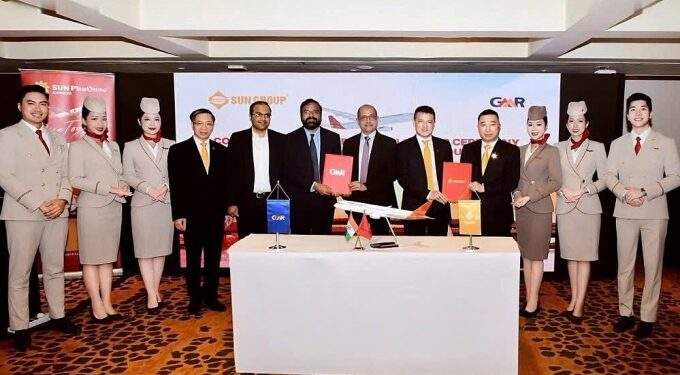 Sun Group, GMR Group sign deal to expand Vietnam-India aviation, tourism ties