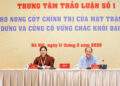 Ủy viên Trung ương Đảng, Phó Chủ tịch - Tổng Thư ký Ủy ban Trung ương Mặt trận Tổ quốc Việt Nam Việt Nam khóa X Hà Thị Nga; Phó Chủ tịch Ủy ban Trung ương Mặt trận Tổ quốc Việt Nam Việt Nam khóa X, Chủ tịch Hội Cựu Chiến binh Việt Nam Bế Xuân Trường chủ trì trung tâm thảo luận số 1.
