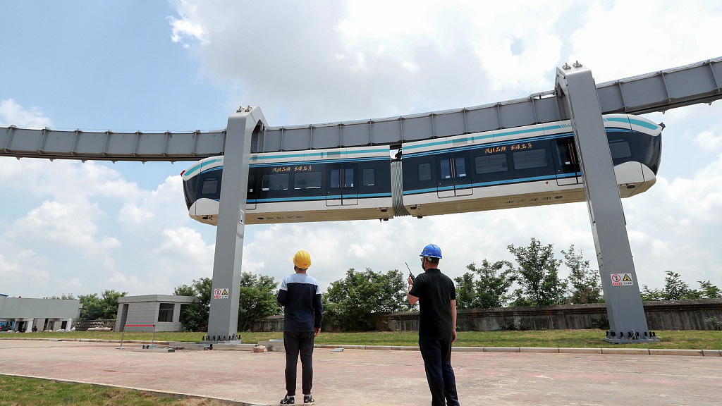 Trung Quốc ra mắt tàu treo tự động trên cao - Ảnh 1. Trung Quốc ra mắt tàu treo tự động trên cao - Ảnh 1.