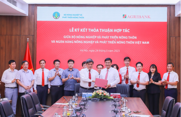 Agribank ký kết hợp tác với Bộ Nông nghiệp và Phát triển nông thôn - Ảnh 2. Agribank ký kết hợp tác với Bộ Nông nghiệp và Phát triển nông thôn - Ảnh 2.