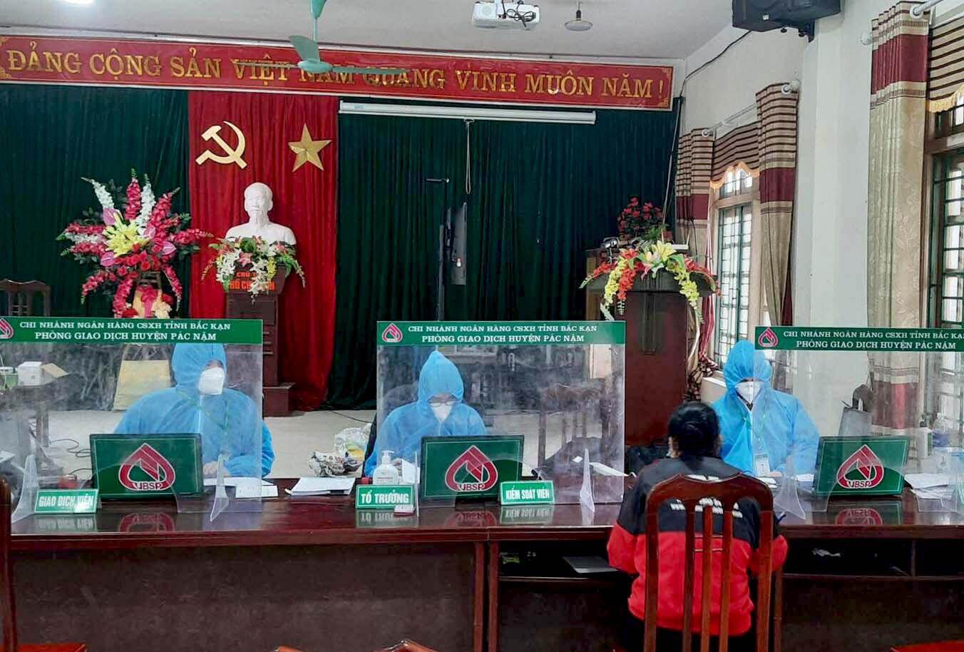 NHCSXH Chi nhánh Bắc KạnXuất sắc hoàn thành "nhiệm vụ kép" - Ảnh 1. NHCSXH Chi nhánh Bắc KạnXuất sắc hoàn thành "nhiệm vụ kép" - Ảnh 1.