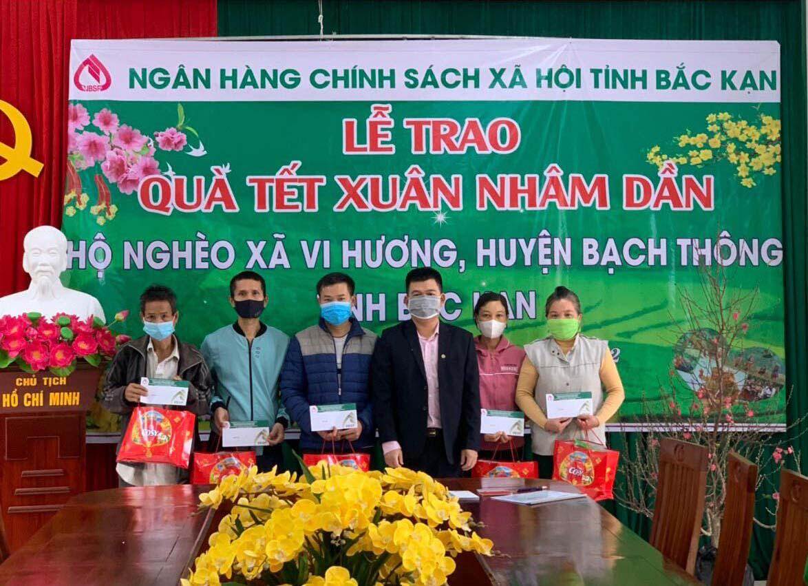 NHCSXH Chi nhánh Bắc KạnXuất sắc hoàn thành "nhiệm vụ kép" - Ảnh 3. NHCSXH Chi nhánh Bắc KạnXuất sắc hoàn thành "nhiệm vụ kép" - Ảnh 3.