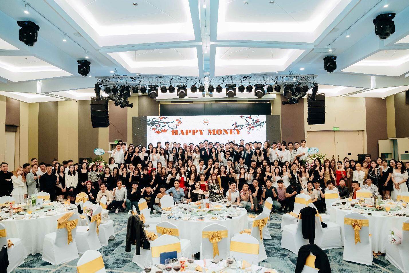 Happy Money nhận giải thưởng TOP 10 Thương hiệu nổi tiếng Châu Á - Thái Bình Dương 2023 - Ảnh 2. Happy Money nhận giải thưởng TOP 10 Thương hiệu nổi tiếng Châu Á - Thái Bình Dương 2023 - Ảnh 2.