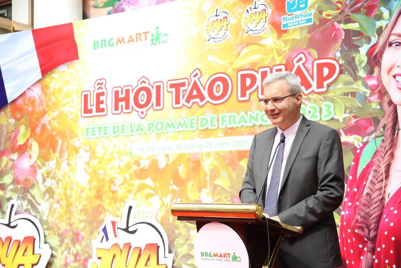 Rộn ràng mua sắm tại “Lễ hội táo Pháp 2023” - Ảnh 2. Rộn ràng mua sắm tại “Lễ hội táo Pháp 2023” - Ảnh 2.