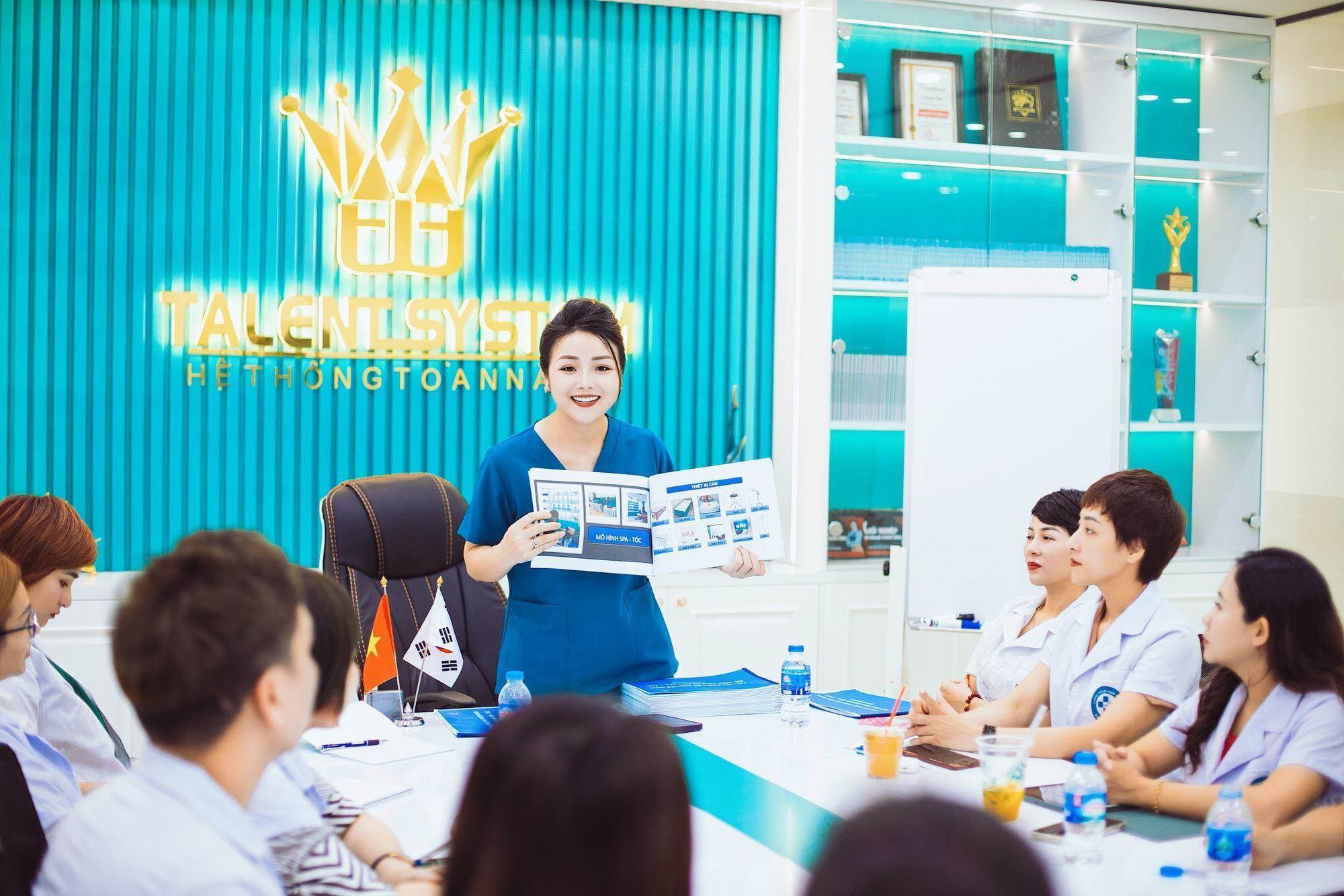 CEO Nguyễn Hiền - Từ nữ CEO bản lĩnh đến người truyền cảm hứng - Ảnh 2. CEO Nguyễn Hiền - Từ nữ CEO bản lĩnh đến người truyền cảm hứng - Ảnh 2.