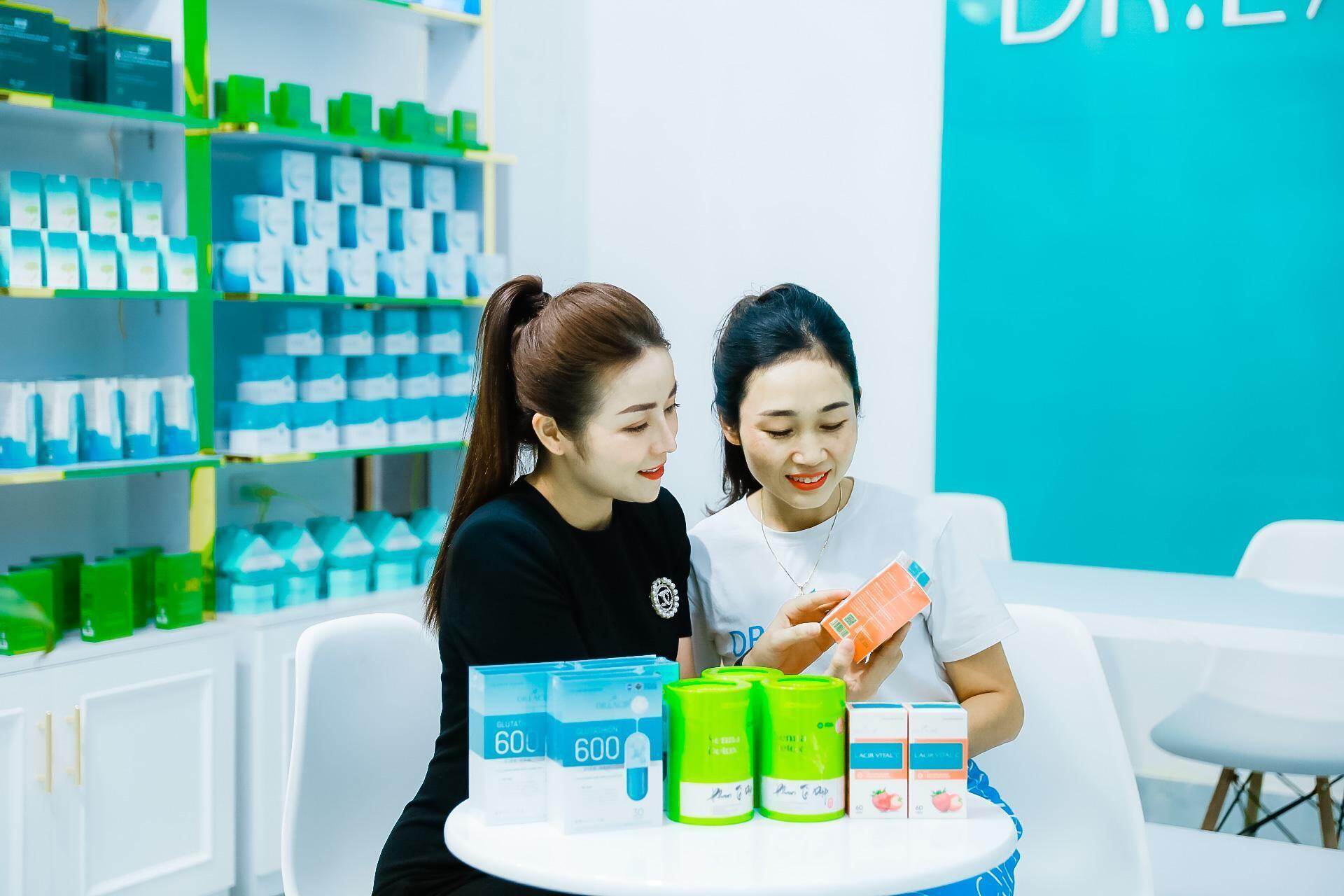 CEO Nguyễn Hiền - Từ nữ CEO bản lĩnh đến người truyền cảm hứng - Ảnh 4. CEO Nguyễn Hiền - Từ nữ CEO bản lĩnh đến người truyền cảm hứng - Ảnh 4.