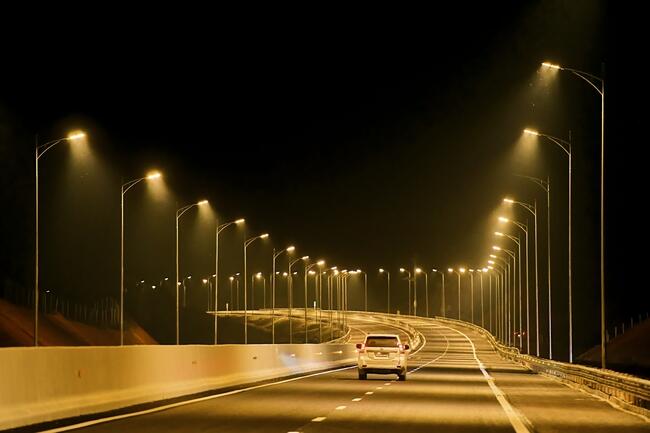 Hệ thống chiếu sáng hiện đại bậc nhất Việt Nam của cao tốc Vân Đồn Móng Cái