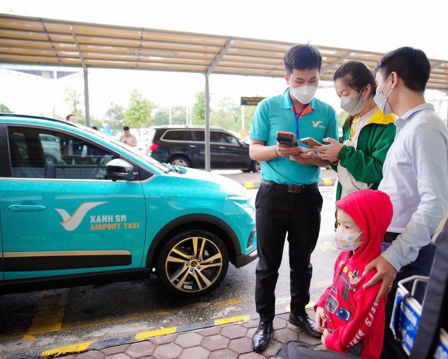 Taxi, xe buýt điện văn minh, không ô nhiễm ngày càng được ưa chuộng - Ảnh 3. Taxi, xe buýt điện văn minh, không ô nhiễm ngày càng được ưa chuộng - Ảnh 3.