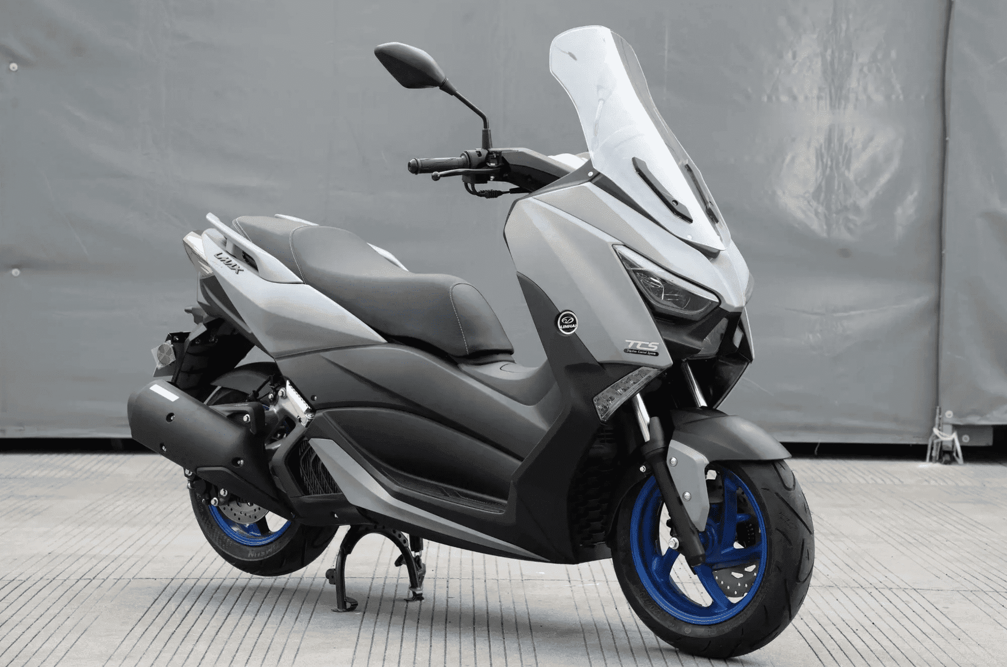 Xe tay ga Trung Quốc giá gần 50 triệu đồng, thiết kế y hệt Yamaha XMAX 250 - Ảnh 4. Xe tay ga Trung Quốc giá gần 50 triệu đồng, thiết kế y hệt Yamaha XMAX 250 - Ảnh 4.