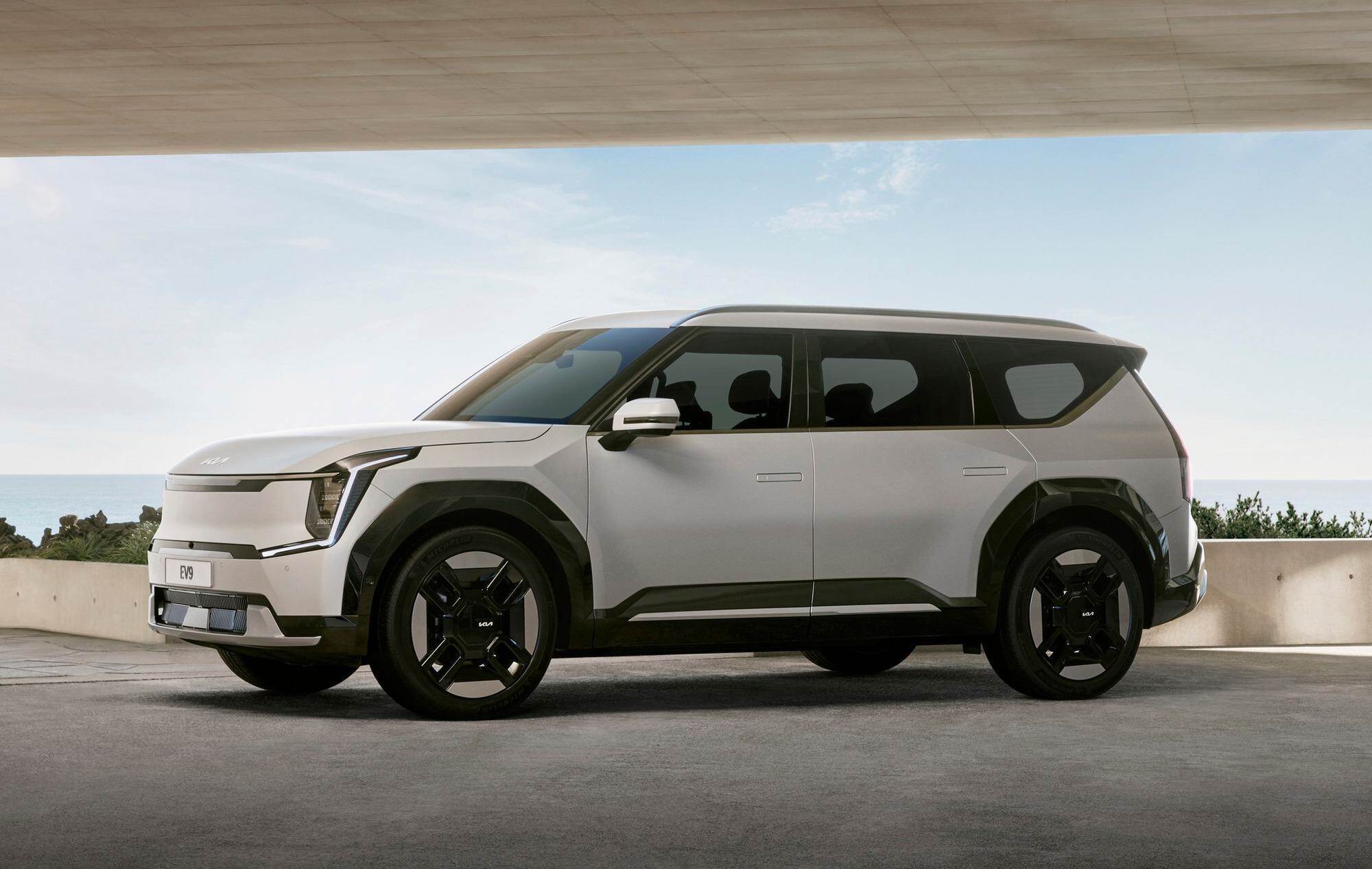 Xe điện Kia EV9 2024 'cháy hàng' ở Hàn Quốc, cùng phân khúc VinFast VF9 - Ảnh 2. Xe điện Kia EV9 2024 'cháy hàng' ở Hàn Quốc, cùng phân khúc VinFast VF9 - Ảnh 2.
