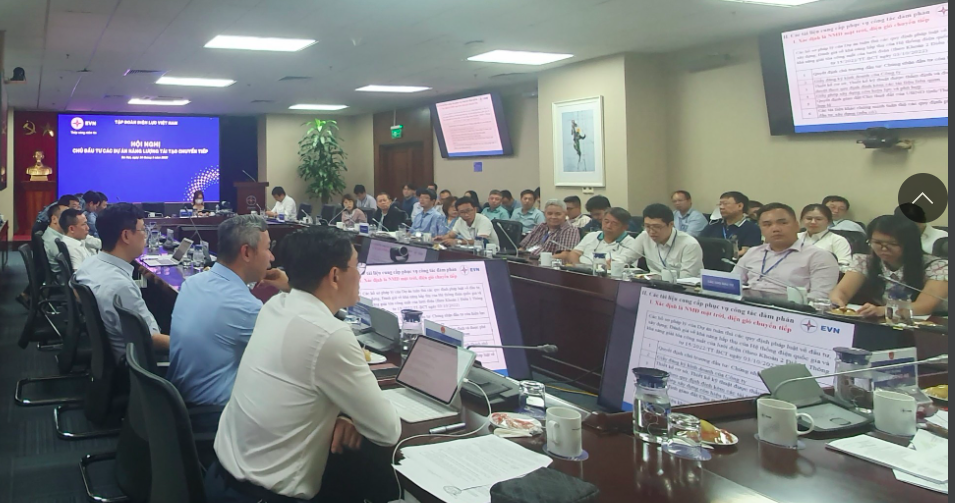 16 nhà máy điện gió, điện mặt trời chuyển tiếp đã nối lưới điện quốc gia - Ảnh 1. 16 nhà máy điện gió, điện mặt trời chuyển tiếp đã nối lưới điện quốc gia - Ảnh 1.