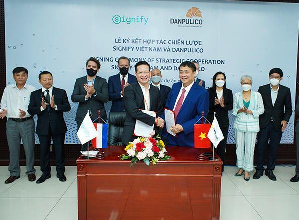 Ký kết hợp tác chiến lược giữa Công ty CP Chiếu sáng công cộng Đà Nẵng và Công ty Signify Việt Nam (thuộc Tập đoàn Signify – Hà Lan).